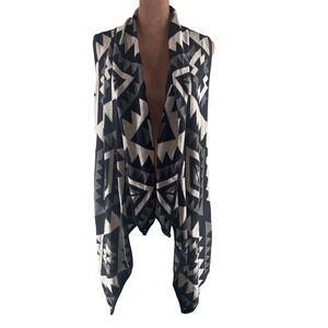 A Knit'ch Above Vest Women's XL Beige Black Geometric Sleeveless Cardigan EUC